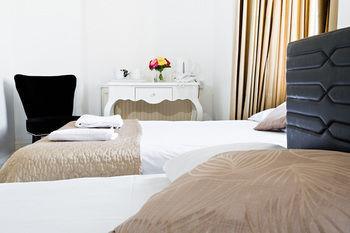 House Hotel